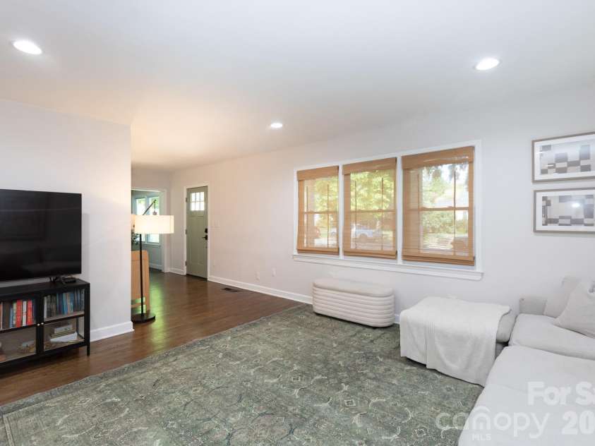 1305 Morningside Drive, Charlotte, NC 28205.  MLS# CAR4364091, YatesRealty ID 10642. Living Room
