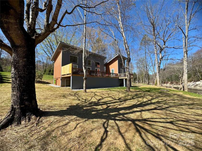 8061 State Hwy 80 S None, Burnsville, NC 28714.  MLS# CAR4244615, YatesRealty ID 10642. 