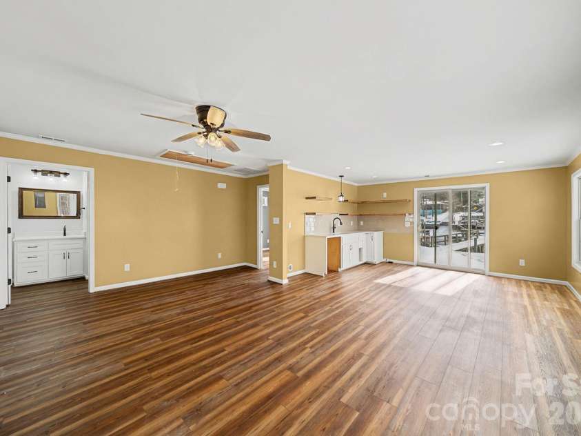 243 Shore Lane, Lexington, NC 27292.  MLS# CAR4343501, YatesRealty ID 10643. 