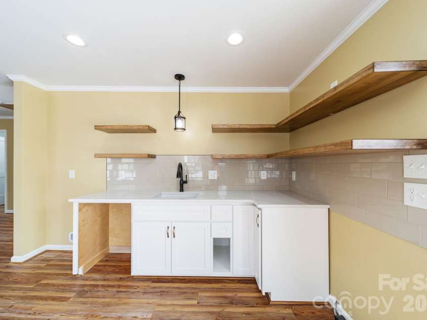 243 Shore Lane, Lexington, NC 27292.  MLS# CAR4343501, YatesRealty ID 10643. 