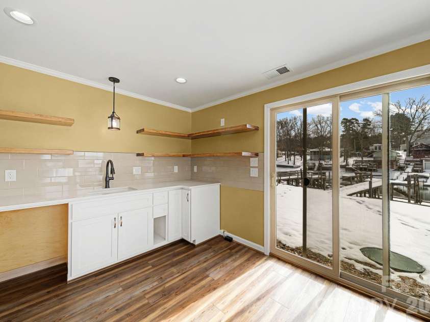 243 Shore Lane, Lexington, NC 27292.  MLS# CAR4343501, YatesRealty ID 10643. 
