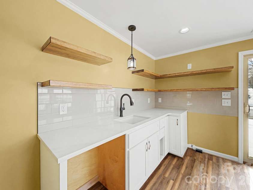 243 Shore Lane, Lexington, NC 27292.  MLS# CAR4343501, YatesRealty ID 10643. 