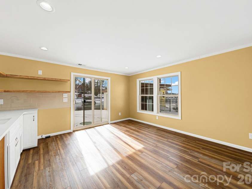 243 Shore Lane, Lexington, NC 27292.  MLS# CAR4343501, YatesRealty ID 10643. 