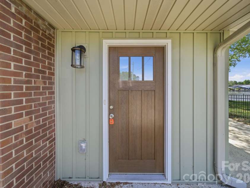 243 Shore Lane, Lexington, NC 27292.  MLS# CAR4343501, YatesRealty ID 10643. 