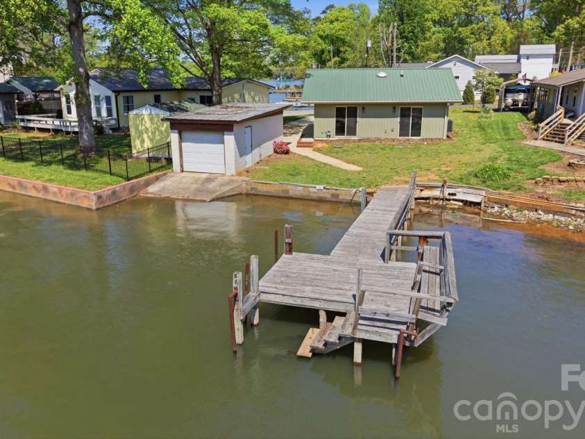 243 Shore Lane, Lexington, NC 27292.  MLS# CAR4343501, YatesRealty ID 10643. 
