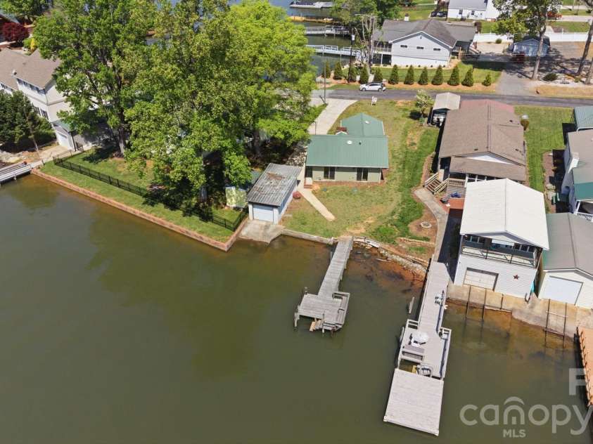 243 Shore Lane, Lexington, NC 27292.  MLS# CAR4343501, YatesRealty ID 10643. 