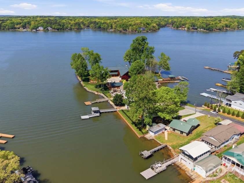 243 Shore Lane, Lexington, NC 27292.  MLS# CAR4343501, YatesRealty ID 10643. 