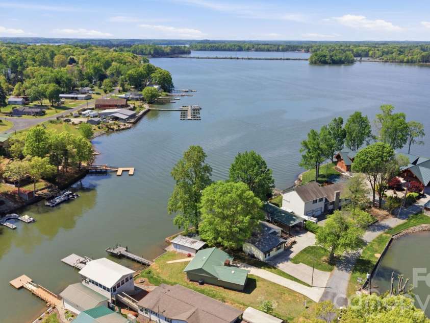 243 Shore Lane, Lexington, NC 27292.  MLS# CAR4343501, YatesRealty ID 10643. 
