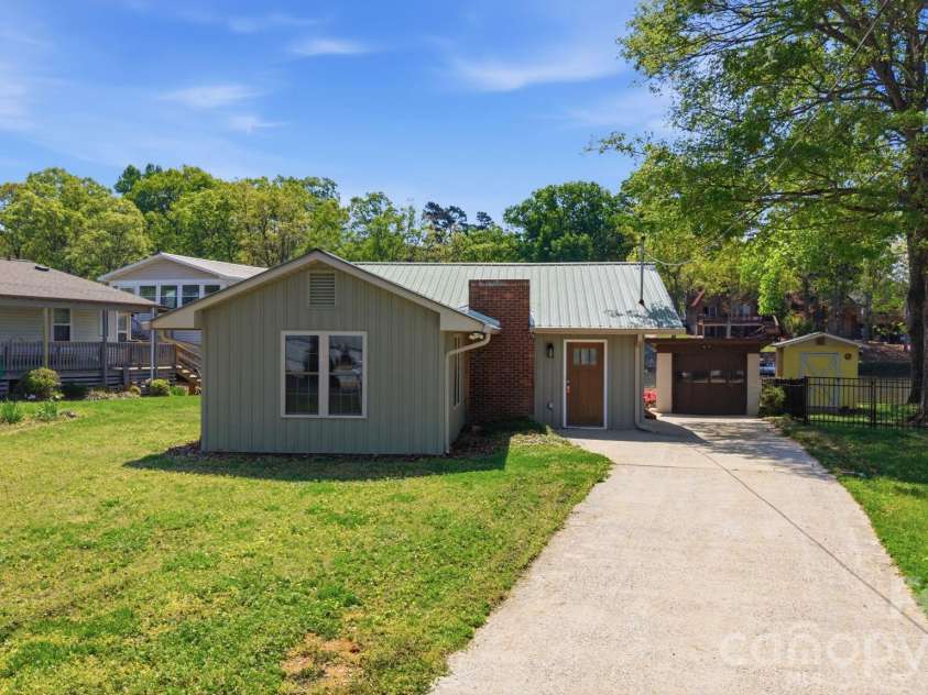 243 Shore Lane, Lexington, NC 27292.  MLS# CAR4343501, YatesRealty ID 10643. 