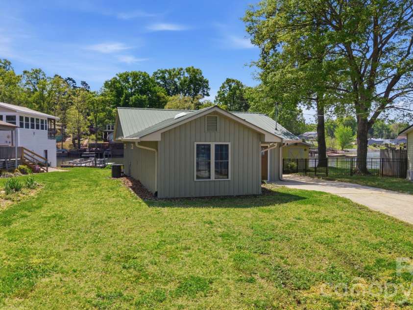 243 Shore Lane, Lexington, NC 27292.  MLS# CAR4343501, YatesRealty ID 10643. 
