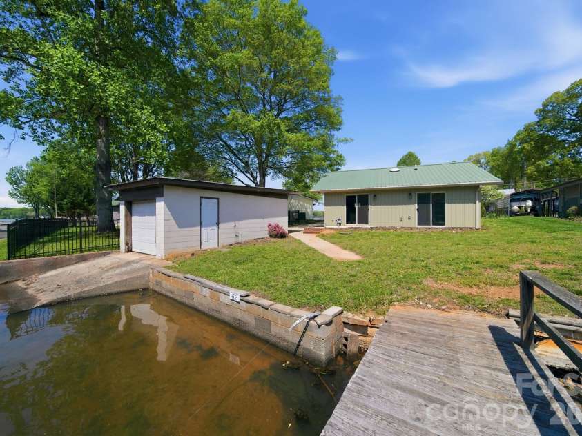 243 Shore Lane, Lexington, NC 27292.  MLS# CAR4343501, YatesRealty ID 10643. 