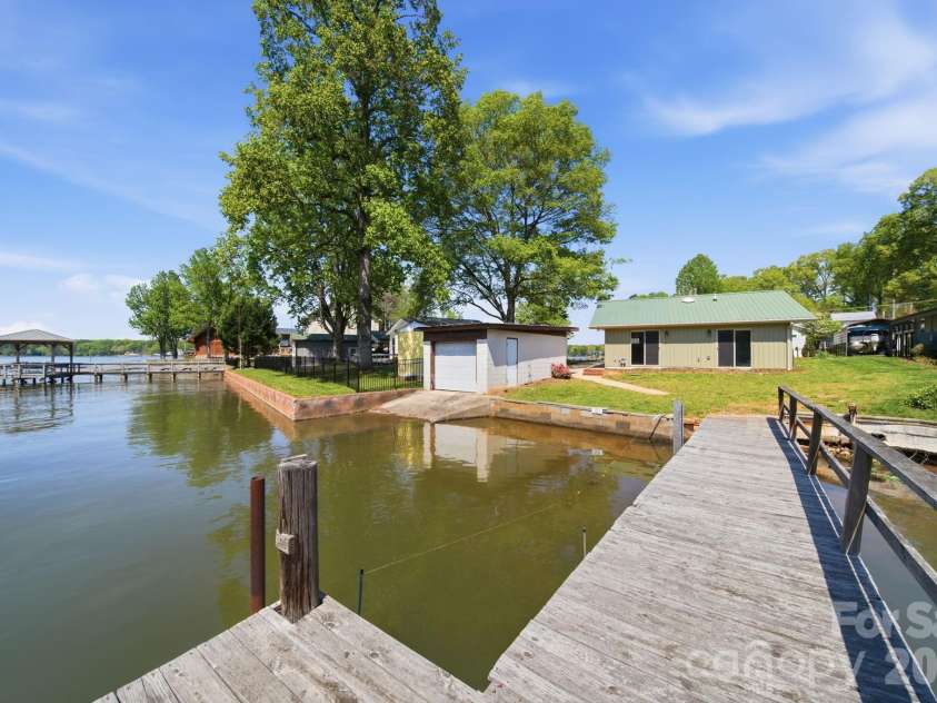 243 Shore Lane, Lexington, NC 27292.  MLS# CAR4343501, YatesRealty ID 10643. 