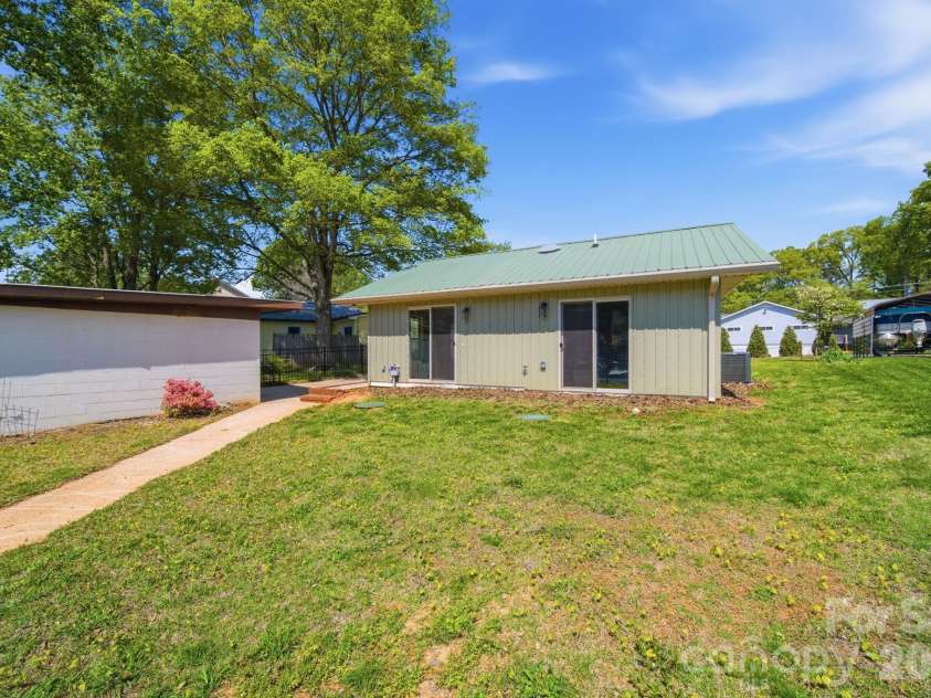 243 Shore Lane, Lexington, NC 27292.  MLS# CAR4343501, YatesRealty ID 10643. 