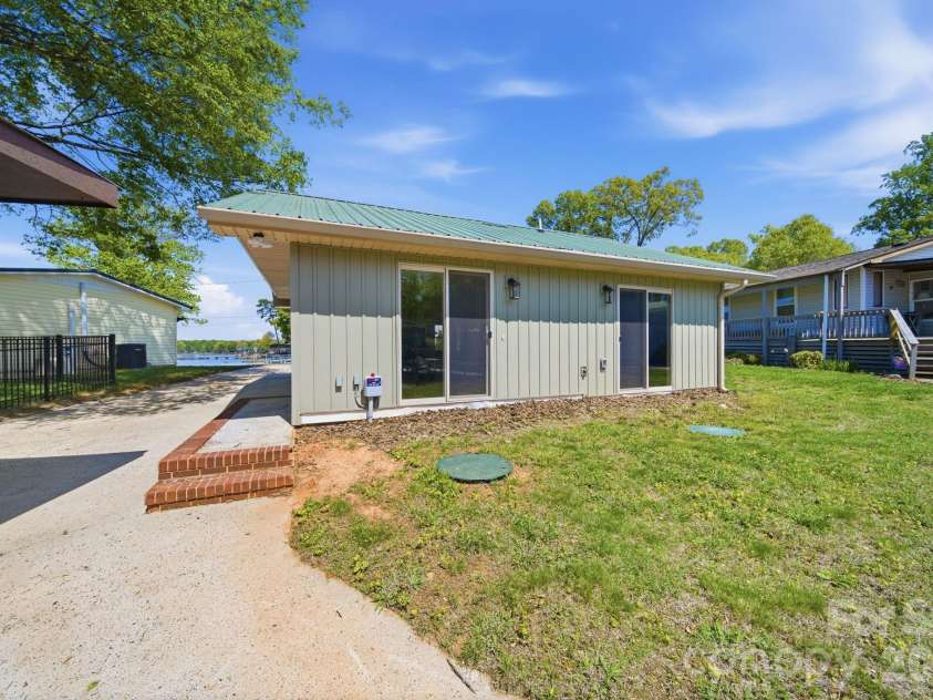 243 Shore Lane, Lexington, NC 27292.  MLS# CAR4343501, YatesRealty ID 10643. 
