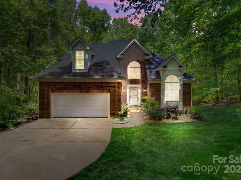 4516 Stryker Drive, Matthews, NC 28104.  MLS# CAR4247225, YatesRealty ID 10643. 