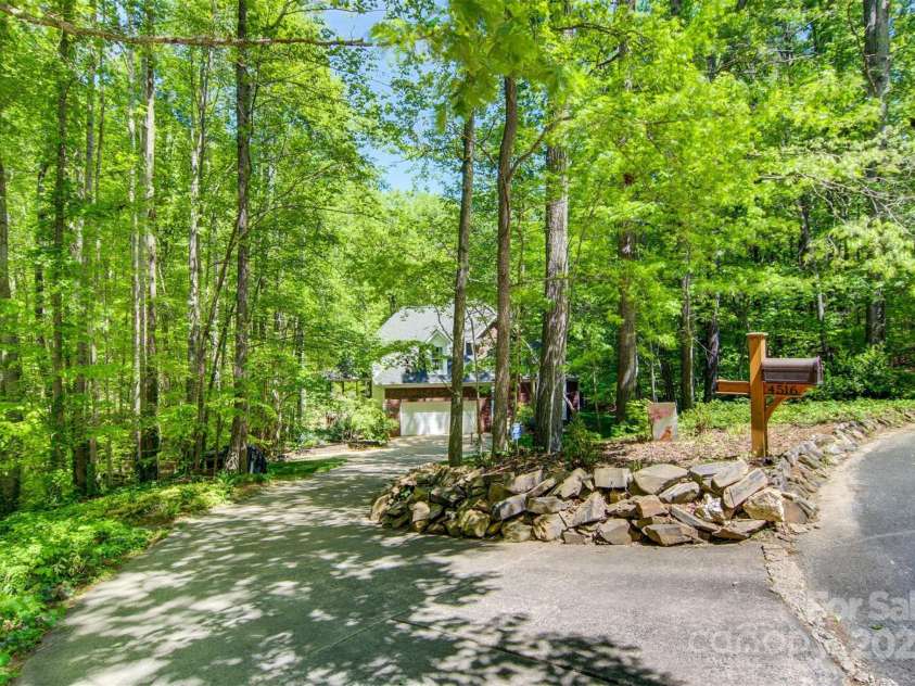 4516 Stryker Drive, Matthews, NC 28104.  MLS# CAR4247225, YatesRealty ID 10643. 