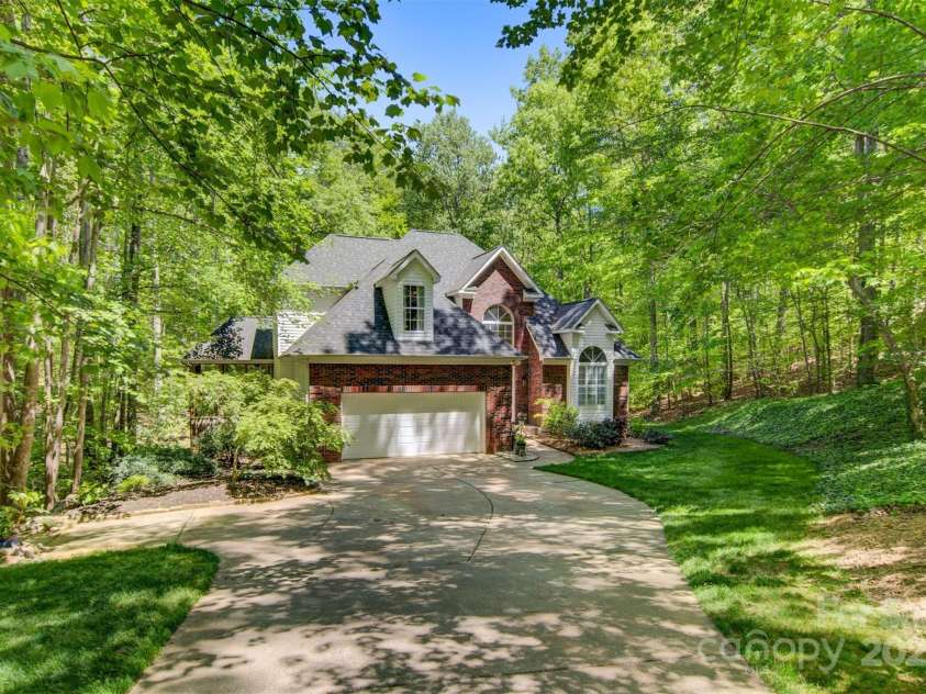 4516 Stryker Drive, Matthews, NC 28104.  MLS# CAR4247225, YatesRealty ID 10643. 