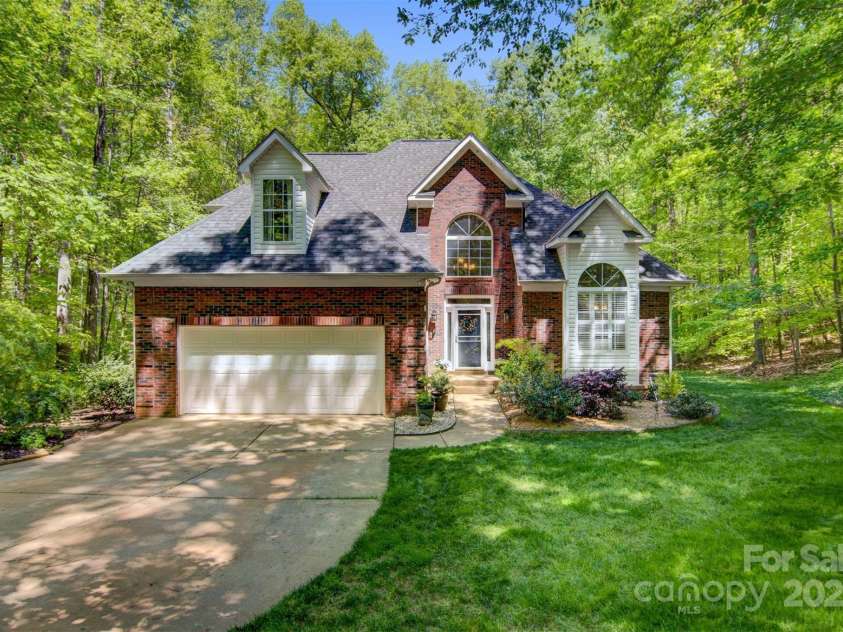 4516 Stryker Drive, Matthews, NC 28104.  MLS# CAR4247225, YatesRealty ID 10643. 