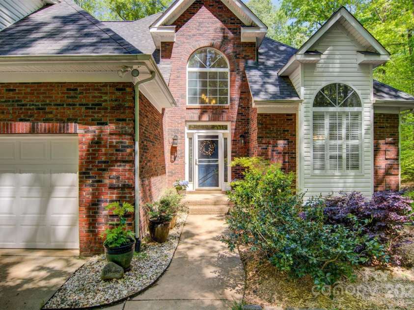 4516 Stryker Drive, Matthews, NC 28104.  MLS# CAR4247225, YatesRealty ID 10643. 