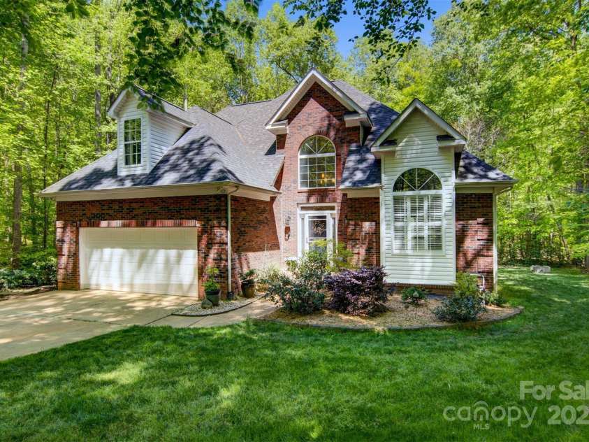 4516 Stryker Drive, Matthews, NC 28104.  MLS# CAR4247225, YatesRealty ID 10643. 