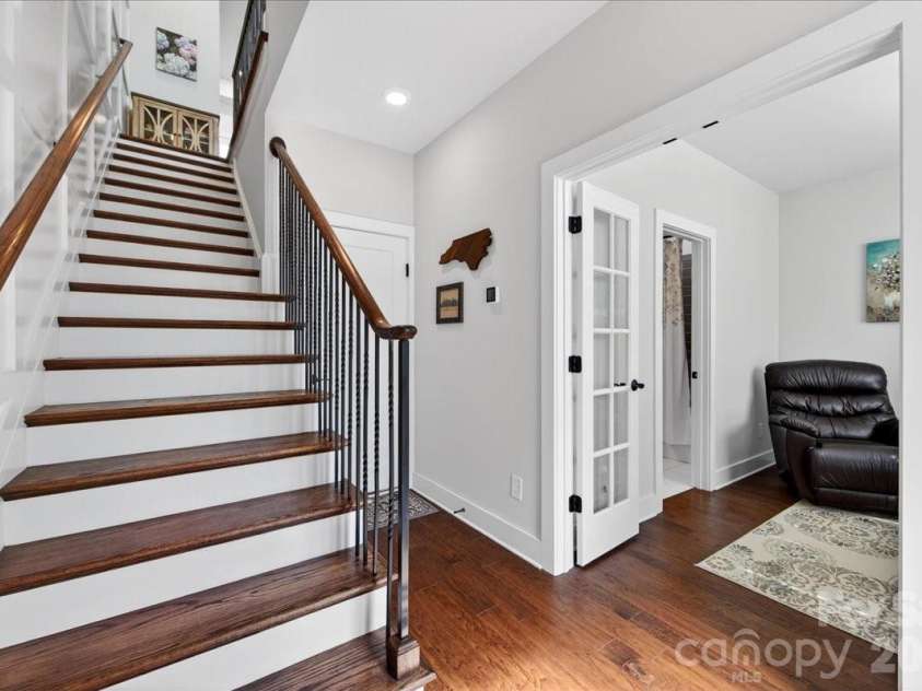 1510 Mcclintock Corners Alley, Charlotte, NC 28205.  MLS# CAR4363110, YatesRealty ID 10644. First Floor Entry 