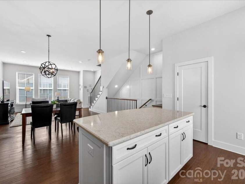 1510 Mcclintock Corners Alley, Charlotte, NC 28205.  MLS# CAR4363110, YatesRealty ID 10644. Kitchen