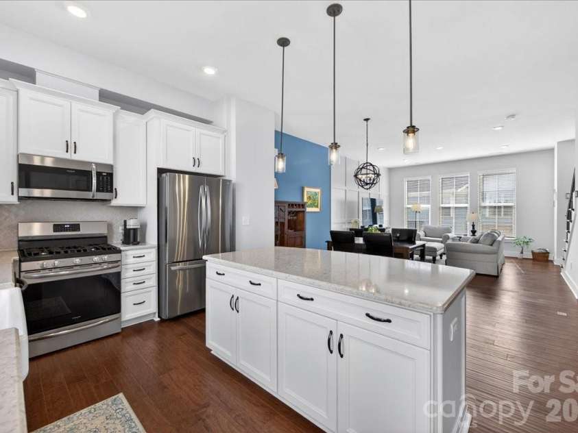 1510 Mcclintock Corners Alley, Charlotte, NC 28205.  MLS# CAR4363110, YatesRealty ID 10644. Kitchen and Great Room