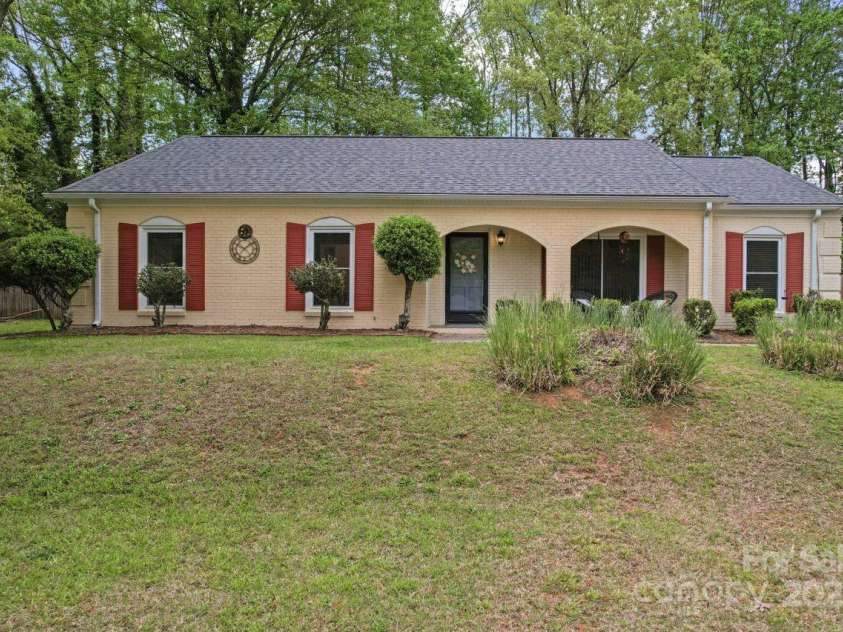 6721 Old Post Road, Charlotte, NC 28212.  MLS# CAR4232883, YatesRealty ID 10644. 
