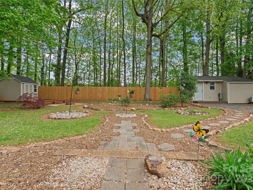 6721 Old Post Road, Charlotte, NC 28212.  MLS# CAR4232883, YatesRealty ID 10644. 