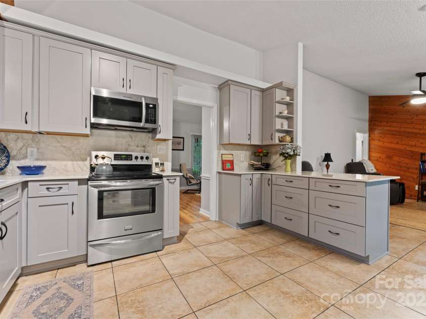 6721 Old Post Road, Charlotte, NC 28212.  MLS# CAR4232883, YatesRealty ID 10644. 
