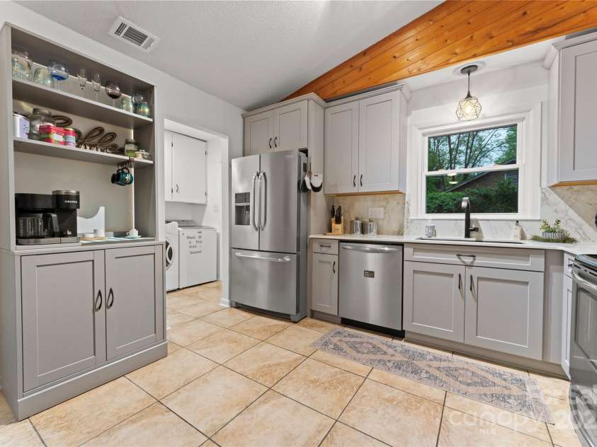 6721 Old Post Road, Charlotte, NC 28212.  MLS# CAR4232883, YatesRealty ID 10644. 