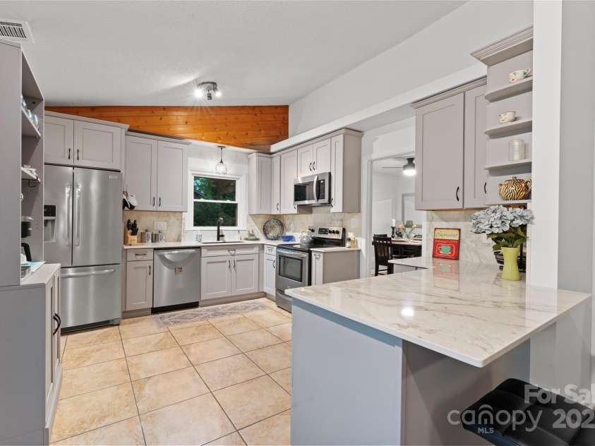 6721 Old Post Road, Charlotte, NC 28212.  MLS# CAR4232883, YatesRealty ID 10644. 