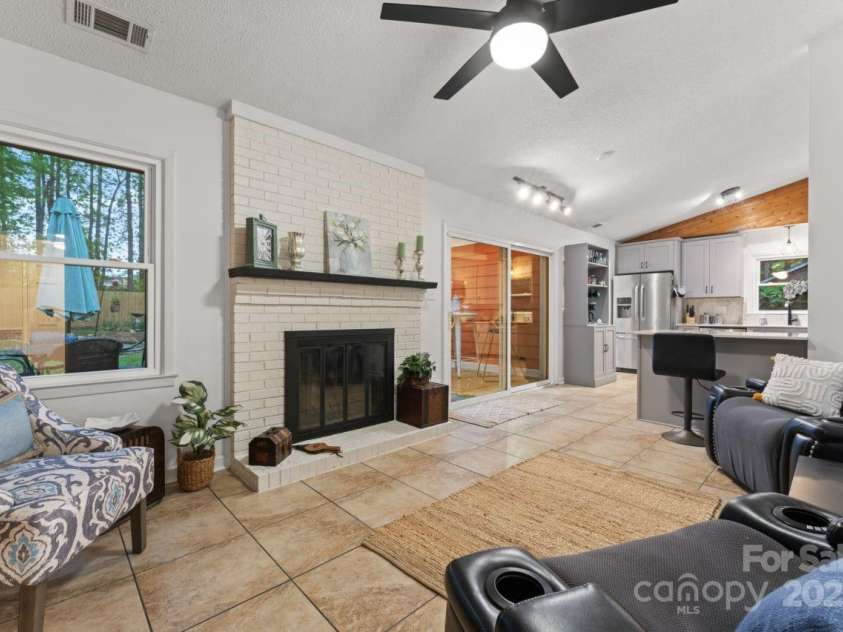 6721 Old Post Road, Charlotte, NC 28212.  MLS# CAR4232883, YatesRealty ID 10644. 