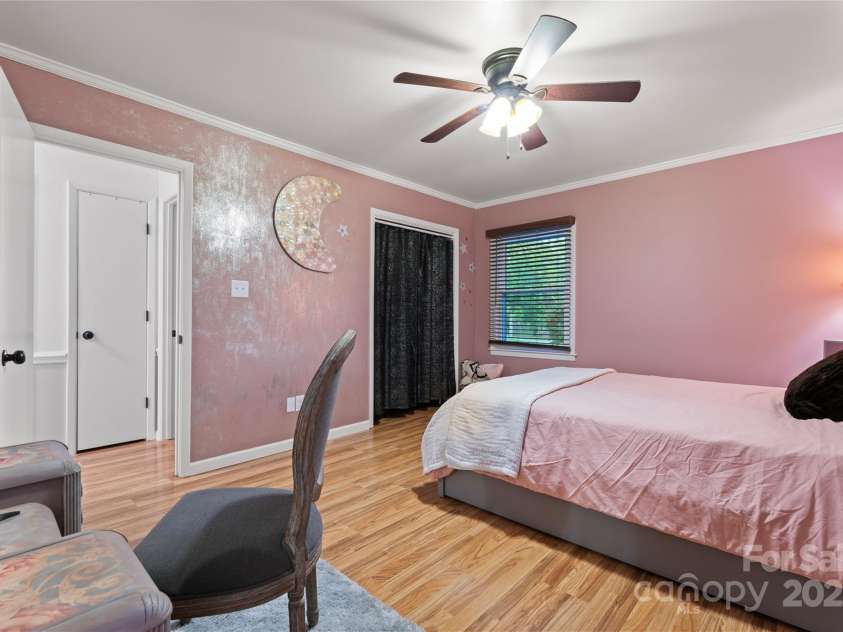 6721 Old Post Road, Charlotte, NC 28212.  MLS# CAR4232883, YatesRealty ID 10644. 