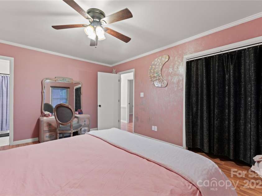 6721 Old Post Road, Charlotte, NC 28212.  MLS# CAR4232883, YatesRealty ID 10644. 