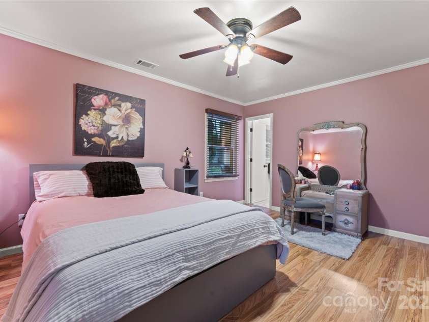6721 Old Post Road, Charlotte, NC 28212.  MLS# CAR4232883, YatesRealty ID 10644. 