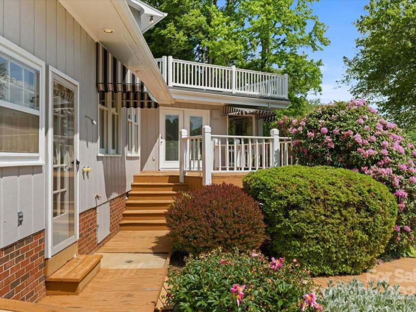 273 Leeward Point Loop, Taylorsville, NC 28681.  MLS# CAR4250672, YatesRealty ID 10645. 