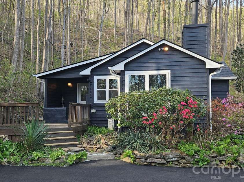 1586 Skyuka Mountain Road, Columbus, NC 28722.  MLS# CAR4340363, YatesRealty ID 10646. 