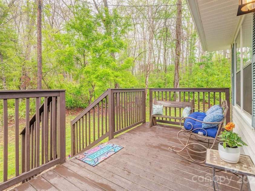 44 Arrowhead Street, Clyde, NC 28721.  MLS# CAR4251253, YatesRealty ID 10648. 