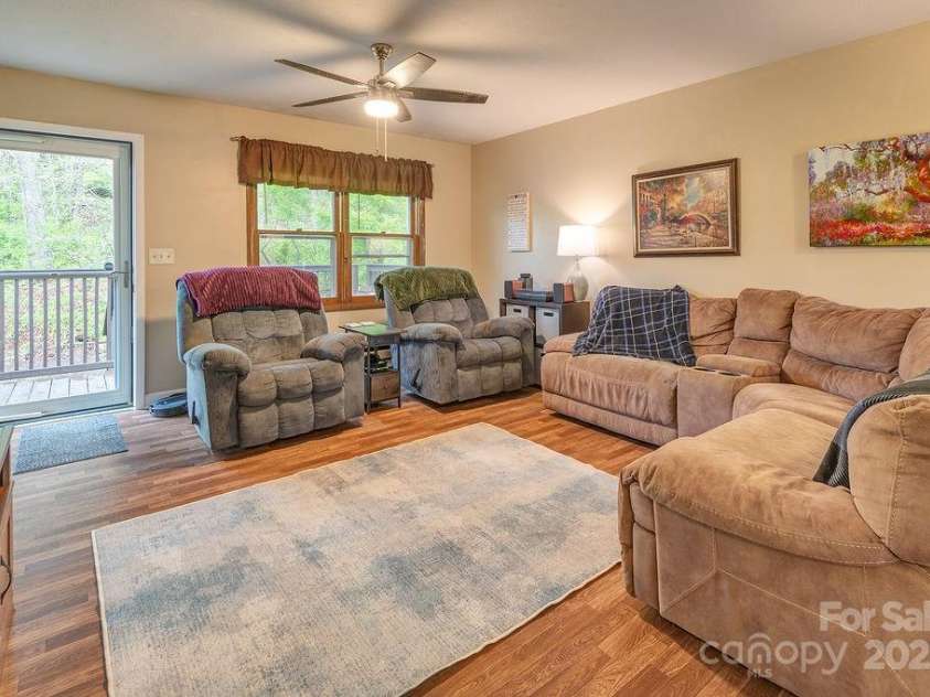 44 Arrowhead Street, Clyde, NC 28721.  MLS# CAR4251253, YatesRealty ID 10648. 