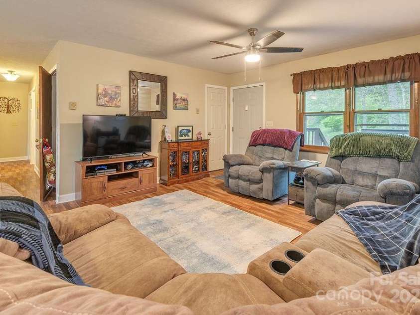 44 Arrowhead Street, Clyde, NC 28721.  MLS# CAR4251253, YatesRealty ID 10648. 