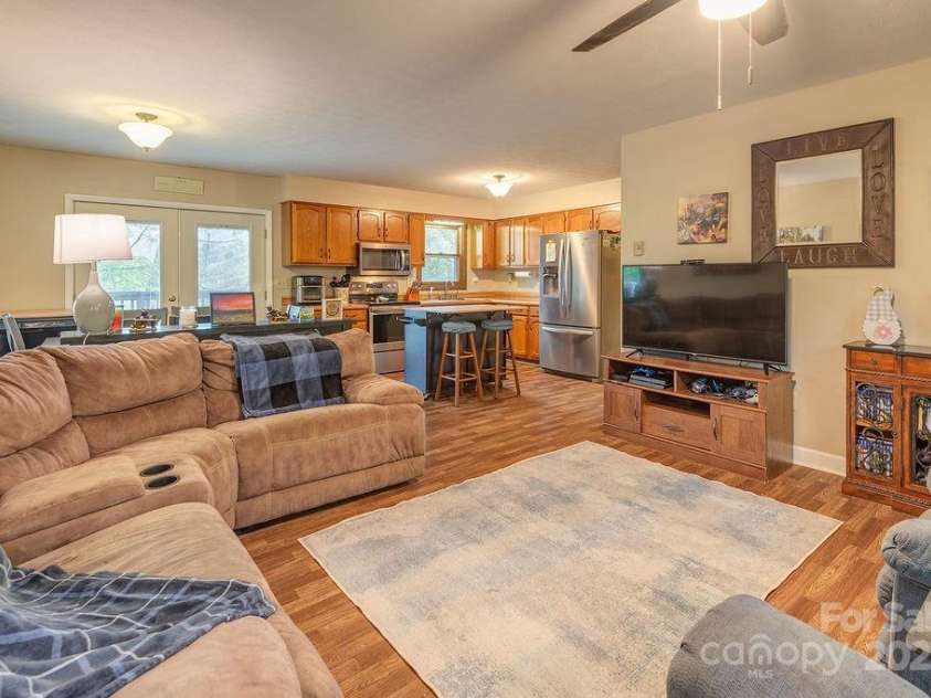 44 Arrowhead Street, Clyde, NC 28721.  MLS# CAR4251253, YatesRealty ID 10648. 