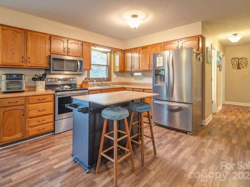 44 Arrowhead Street, Clyde, NC 28721.  MLS# CAR4251253, YatesRealty ID 10648. 