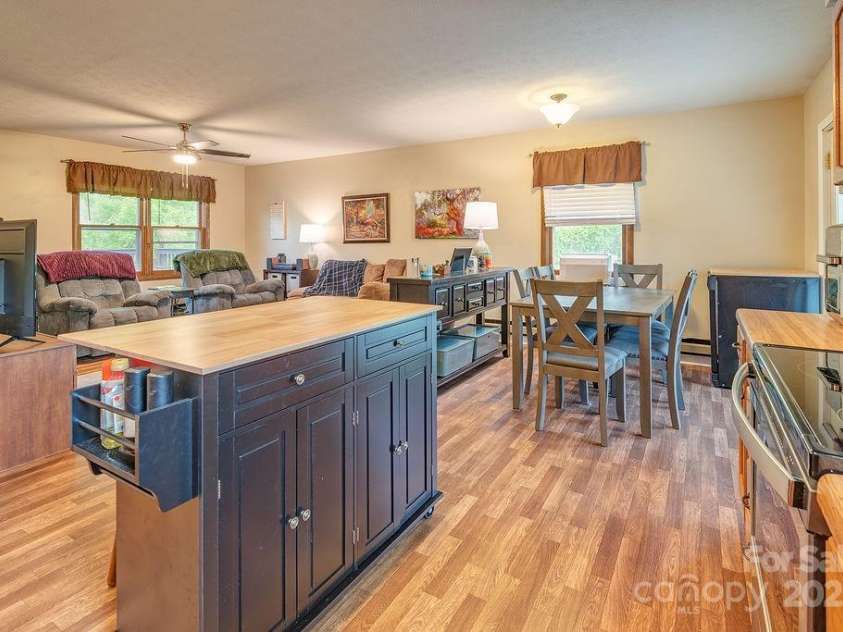 44 Arrowhead Street, Clyde, NC 28721.  MLS# CAR4251253, YatesRealty ID 10648. 