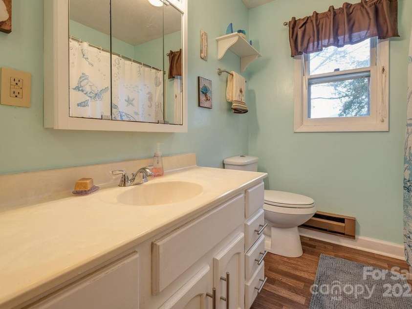 44 Arrowhead Street, Clyde, NC 28721.  MLS# CAR4251253, YatesRealty ID 10648. 