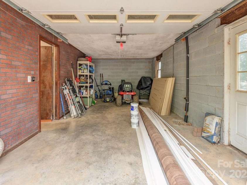 44 Arrowhead Street, Clyde, NC 28721.  MLS# CAR4251253, YatesRealty ID 10648. 