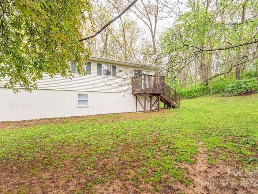 44 Arrowhead Street, Clyde, NC 28721.  MLS# CAR4251253, YatesRealty ID 10648. 