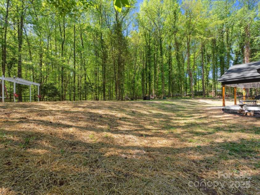 6724 Brushwood Drive, Charlotte, NC 28262.  MLS# CAR4244824, YatesRealty ID 10649. 