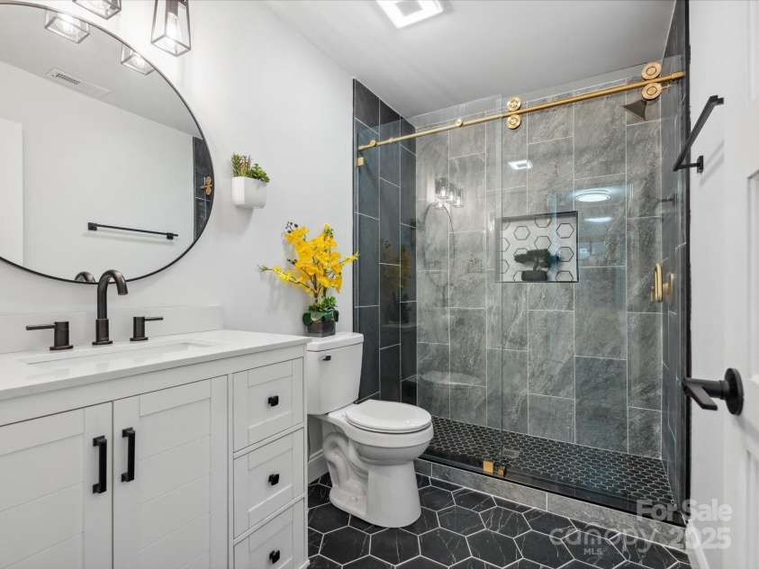6724 Brushwood Drive, Charlotte, NC 28262.  MLS# CAR4244824, YatesRealty ID 10649. Bathroom 1