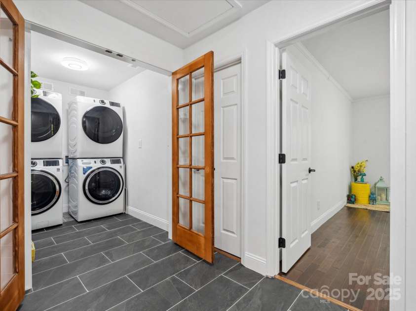 6724 Brushwood Drive, Charlotte, NC 28262.  MLS# CAR4244824, YatesRealty ID 10649. Double Washer & Dryer